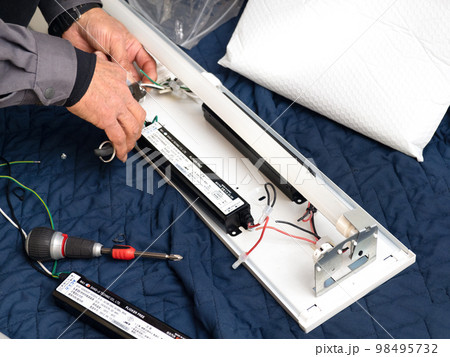 LED照明器具の修理 98495732