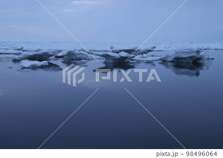 北海の流氷冬景 98496064