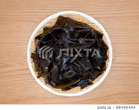 生のワカメ 98496494