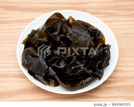 生のワカメ 98496505