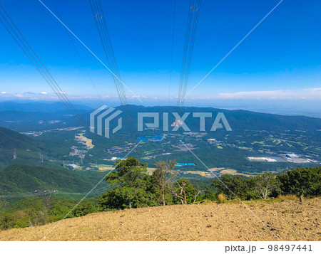 鈴鹿セブンマウンテンの藤原岳登山：藤原岳の頭陀ヶ平から見る養老山 98497441