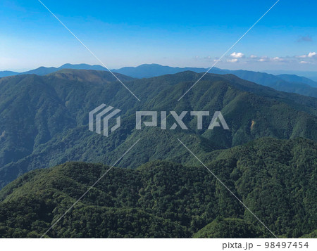 鈴鹿セブンマウンテンの藤原岳登山:藤原岳山頂から見る竜ヶ岳、御在所岳、雨乞岳 鈴鹿セブンマウンテンの藤原岳登山:藤原岳山頂から見る竜ヶ岳、御在所岳、雨乞岳 98497454