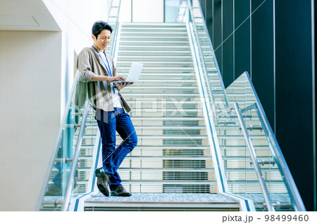 エンジニア　男性　撮影協力「LINK FOREST」 98499460