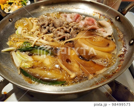 すき焼き 98499575