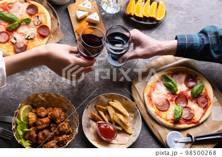 ランチとお酒を楽しむ 98500268