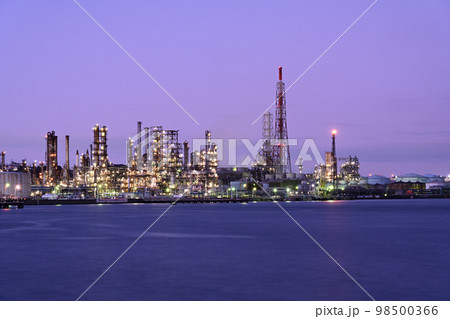 横浜の工場夜景 98500366