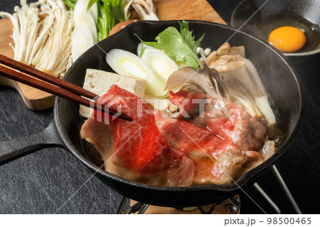 普通の和牛すきやき Common sukiyaki Japanese foods 普通の和牛すきやき Common sukiyaki Japanese foods 98500465