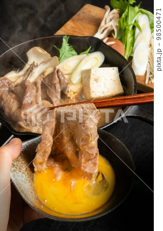 普通の和牛すきやき　Common sukiyaki Japanese foods 98500471
