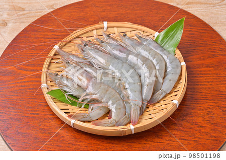 有頭バナメイエビ、バナメイ海老、バナメイえび。海老、シュリンプ、海鮮食材。未加熱・未調理。 有頭バナメイエビ、バナメイ海老、バナメイえび。海老、シュリンプ、海鮮食材。未加熱・未調理。 98501198