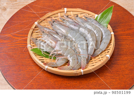有頭バナメイエビ、バナメイ海老、バナメイえび。海老、シュリンプ、海鮮食材。未加熱・未調理。 98501199