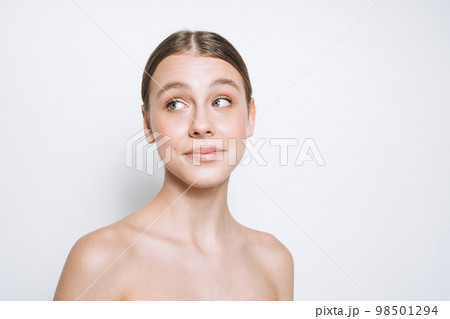 Beauty portrait of cute young girl with fresh skin tone looking away on white background isolated 98501294