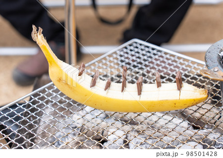 キャンプ飯のチョコバナナ 98501428