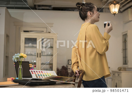 女性クリエイターイメージ 女性クリエイターイメージ 98501471