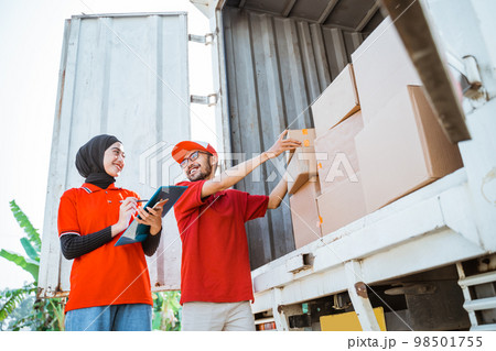 male and female employees manage boxes packed on container trucks male and female employees manage boxes packed on container trucks 98501755