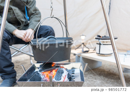 ダッチオーブンでキャンプ飯 ダッチオーブンでキャンプ飯 98501772
