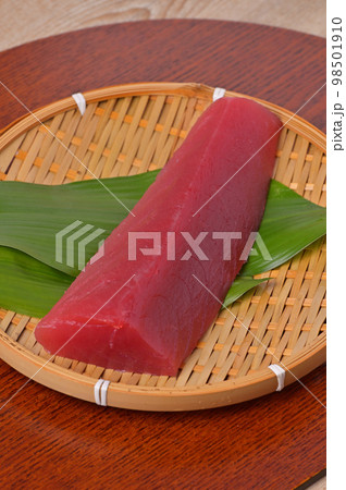 バチマグロ、バチ鮪の赤身、柵。鮮魚、刺身用、鮪、マグロ、赤身。未加熱・未調理です。 バチマグロ、バチ鮪の赤身、柵。鮮魚、刺身用、鮪、マグロ、赤身。未加熱・未調理です。 98501910