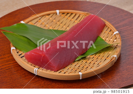 バチマグロ、バチ鮪の赤身、柵。鮮魚、刺身用、鮪、マグロ、赤身。未加熱・未調理です。 98501915