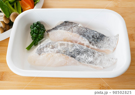 片栗粉をまぶしたマダラ 片栗粉をまぶしたマダラ 98502825