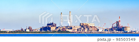 海から見た JFE スチール 東日本 製鉄所 【 重工業 の イメージ 】 98503549