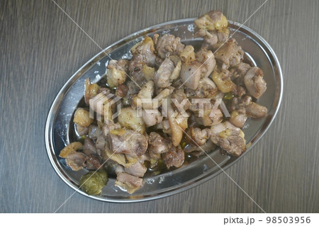 美味しい地鶏の炭火焼 98503956