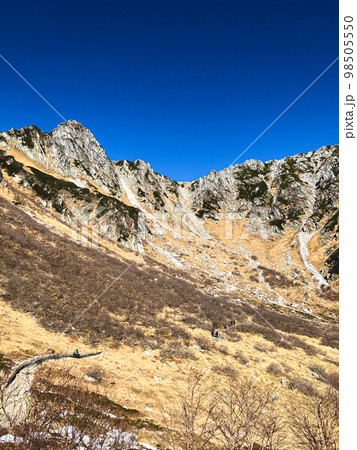 中央アルプスの千畳敷カールと宝剣岳 中央アルプスの千畳敷カールと宝剣岳 98505550