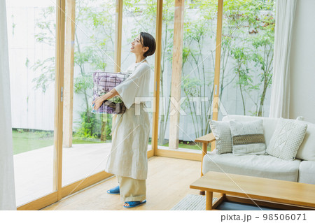 洗濯　家事　タオル　 98506071