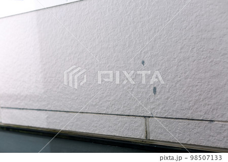 汚れたベランダ　亀裂 98507133