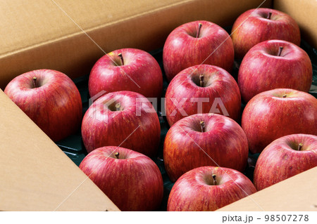 箱に入ったリンゴ 箱に入ったリンゴ 98507278