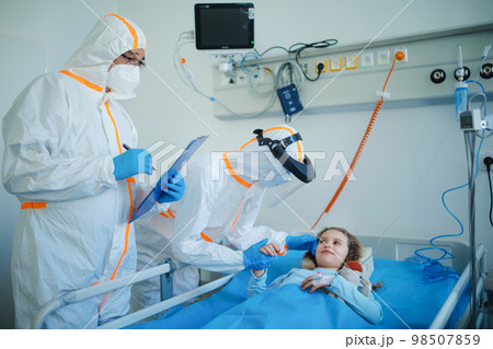 Close-up of little girl with infection disease lying in hospital room. 98507859