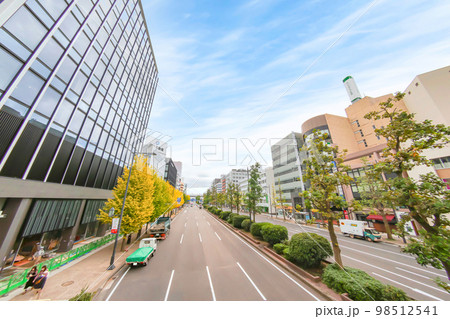 新潟市 流作場五差路から駅前通り(東大通)新潟駅方向の街並み 98512541