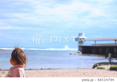 海辺の子供の写真素材 [98514794] - PIXTA