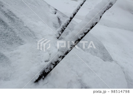 冬 自動車 積雪 ワイパー 冬 自動車 積雪 ワイパー 98514798