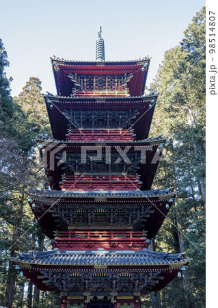 冬晴れの日光東照宮　五重塔　栃木県日光市 98514807