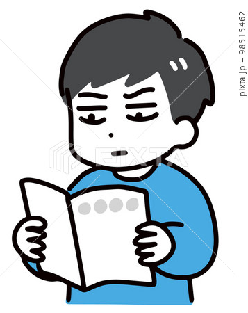 真剣な顔で冊子を読んでいる私服の若い男性(上半身) 真剣な顔で冊子を読んでいる私服の若い男性(上半身) 98515462