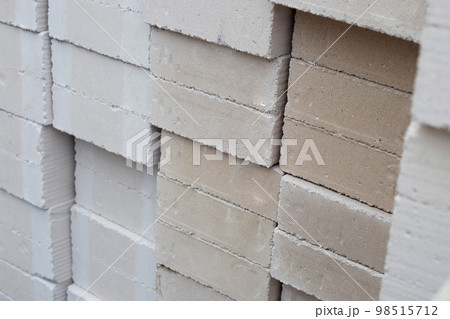 Stacked of lightweight construction bricks Stacked of lightweight construction bricks 98515712