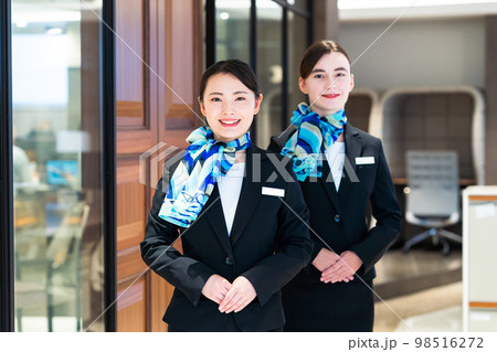 受付の若い女性 撮影協力:WEEK芝大門(サンフロンティア不動産) 受付の若い女性 撮影協力:WEEK芝大門(サンフロンティア不動産) 98516272