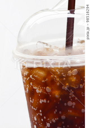 Cola with ice in take away cup on white 98516294