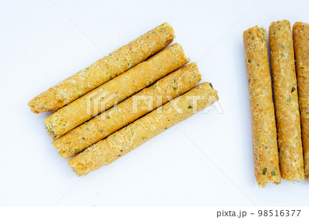 Crispy egg rolls with seaweed Crispy egg rolls with seaweed 98516377