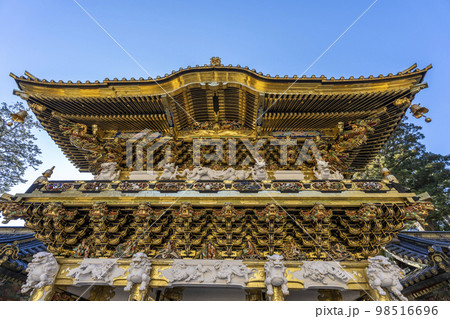 冬晴れの日光東照宮　陽明門　栃木県日光市 98516696