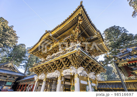 冬晴れの日光東照宮　陽明門　栃木県日光市 98516697