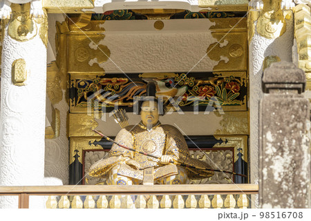 冬晴れの日光東照宮　陽明門　随身像（右）　栃木県日光市 98516708