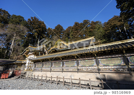 冬晴れの日光東照宮　唐門と御本社　栃木県日光市 98516969