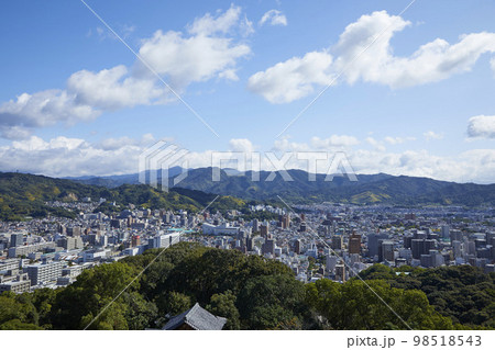 松山城から見た松山市街 98518543