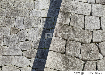 松山城の石垣 98518677