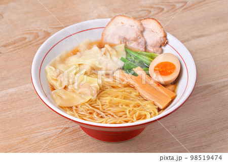 注意）湯気はレタッチ合成です。ワンタン麺、雲呑、わんたん、ワンタン拉麺、ワンタンラーメン。醤油味。 98519474