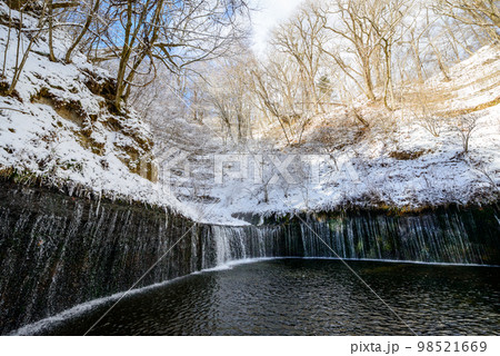 白糸の滝の雪景色・軽井沢(長野県) 白糸の滝の雪景色・軽井沢(長野県) 98521669