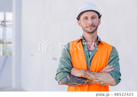 portrait smart confident arm crossed engineer construction worker builder home renovate service man 98522425