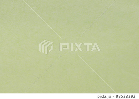 和紙のザラザラ感を強調した背景素材（黄緑色） 98523392