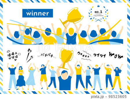 トロフィーを掲げ盛り上がる人達　素材集 98523605