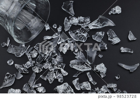 割れた強化ガラス 割れた強化ガラス 98523728